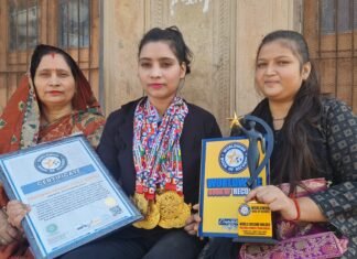 मिर्जापुर की प्रतिभा पांडे बनीं ‘योगा क्वीन’, एक ही दिन में बनाए 11 विश्व रिकॉर्ड