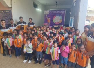 फर्स्टक्राइ इटेलिटॉट्स प्री स्कूल ने वृद्धाश्रम में मनाया त्योहार