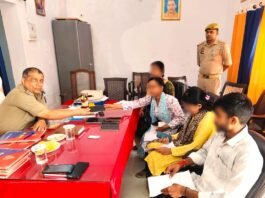08 गुमशुदा मोबाइल को बरामद कर मोबाइल स्वामियों को किया गया सुपुर्द