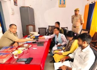 08 गुमशुदा मोबाइल को बरामद कर मोबाइल स्वामियों को किया गया सुपुर्द