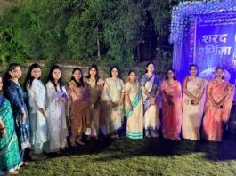 मीरजापुर में चंद्रमा की रोशनी में रखा गया मेवे से भरा खीर, मनाया गया शरद पूर्णिमा