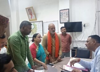 बीजेपी नेताओं ने मिर्जापुर डीएम से की शिकायत — मेडिकल कॉलेज भर्ती घोटाले पर होगी जांच