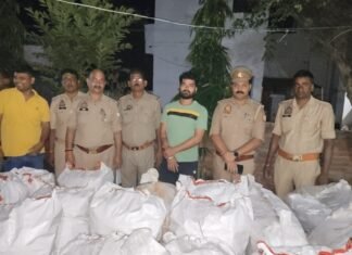 फर्नीचर की दुकान से हाइड्रो बम भारी मात्रा में मिर्जापुर पुलिस ने किया बरामद