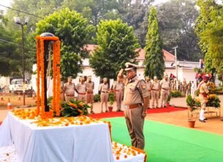 मीरजापुर में शहीद पुलिसकर्मियों को नमन कर दी गयी विनम्र श्रद्धाजंलि