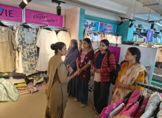 मीरजापुर,कटरा कोतवाली पुलिस ने बालिकाओं को किया जागरूक नए कानून के बारे में दी जानकारी