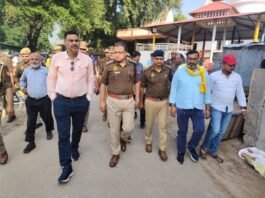 कार्तिक पूर्णिमा के मद्देनजर जिलाधिकारी व वरिष्ठ पुलिस अधीक्षक ने घाटों का किया निरीक्षण
