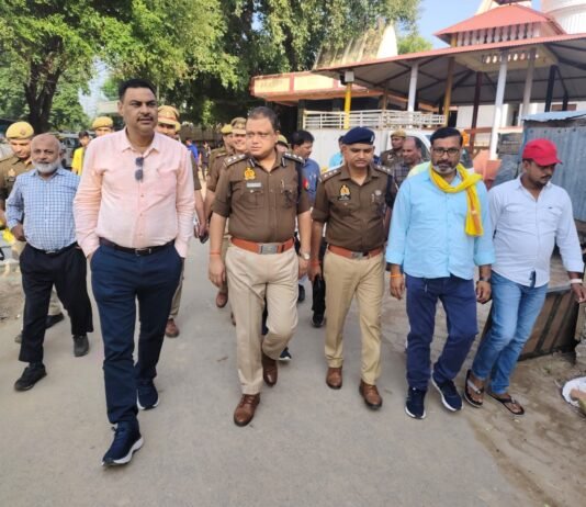 कार्तिक पूर्णिमा के मद्देनजर जिलाधिकारी व वरिष्ठ पुलिस अधीक्षक ने घाटों का किया निरीक्षण