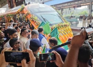 विंध्याचल में अब वंदे भारत एक्सप्रेस का ठहराव, यात्रियों के लिए बड़ी सौगात