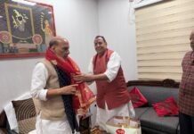 विधायक ने रक्षा मंत्री को दी मां विंध्यवासिनी का प्रसाद और ‘अशोका स्वीट्स’ की मिठाई