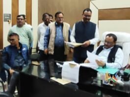 मिर्जापुर सिटी ब्लॉक के सचिवों ने बीडीओ सिटी के खिलाफ खोला मोर्चा