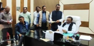 मिर्जापुर सिटी ब्लॉक के सचिवों ने बीडीओ सिटी के खिलाफ खोला मोर्चा