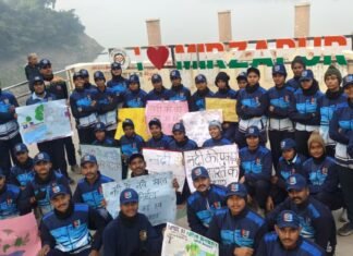 नदी से नया भारत” थीम पर आधारित एन.सी.सी नौका अभियान 2025 मिर्जापुर के फ़तहा घाट पहुँचा-