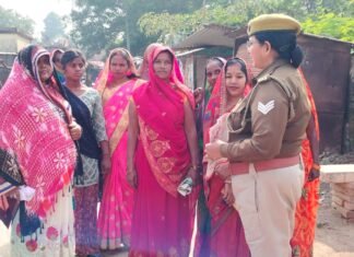 बालिकाओं के लिए चलाए जा रहे जन उपयोगी योजनाओं की जानकारी मिर्जापुर पुलिस करा रही है उपलब्ध