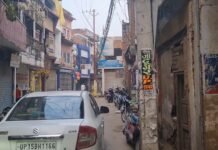 मीरजापुर की सड़कों पर अतिक्रमण के चलते सड़कों पर पैदल चलना भी मुश्किल