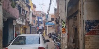 मीरजापुर की सड़कों पर अतिक्रमण के चलते सड़कों पर पैदल चलना भी मुश्किल