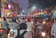 मीरजापुर की सड़कों पर अतिक्रमण के चलते सड़कों पर पैदल चलना भी मुश्किल