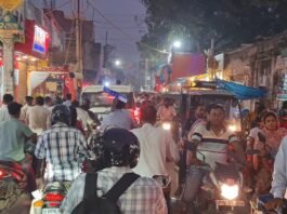 मीरजापुर की सड़कों पर अतिक्रमण के चलते सड़कों पर पैदल चलना भी मुश्किल