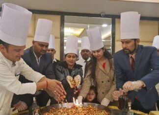 कोर्णाक ग्रैंड में 10 किलो के शाही क्रिसमस केक की तैयारी शुरू, 25 दिसंबर को होगा भव्य सेलिब्रेशन