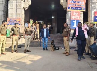 सुरक्षा व्यवस्था का एसएसपी ने लिया जायजा मां विंध्यवासिनी धाम व मेला क्षेत्र में सघन चेकिंग