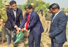 माॅं विन्ध्यवासिनी जैव विविधता पार्क का मंडलायुक्त ने किया निरीक्षण