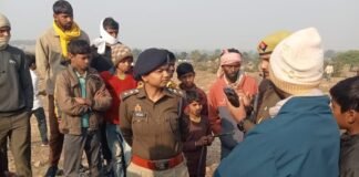 बकरी चोरी करने आए 12 संदिग्धों को ग्रामीणों ने पकड़ा, पुलिस मौके पर मौजूद