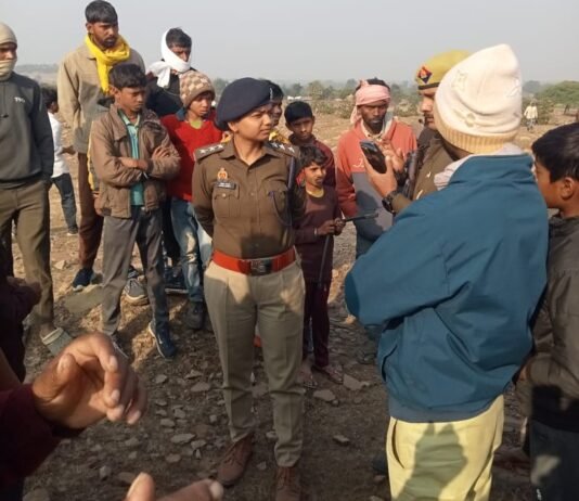 बकरी चोरी करने आए 12 संदिग्धों को ग्रामीणों ने पकड़ा, पुलिस मौके पर मौजूद