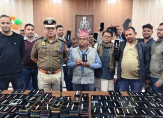 मीरजापुर पुलिस की बड़ी सफलता: 293 गुमशुदा स्मार्टफोन बरामद, मालिकों को लौटाए गए