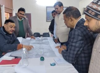 दो दिनों के अंदर विंध्याचल में ध्वस्तीकरण की कार्रवाई करके कार्य में लाए तेज़ी-डीएम