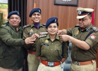पुलिस उपाधीक्षक-गायत्री यादव का प्रशिक्षण पूर्ण होने के उपरान्त मिर्जापुर SSP ने दी शुभकामनाएं