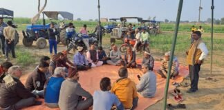 एनएच-135 निर्माण में फसल क्षति को लेकर किसानों का धरना, मुआवजे की मांग तेज