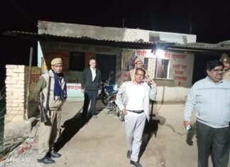 ओवररेटिंग की शिकायत पर शराब की दुकान पर छापेमारी, FIR के निर्देश