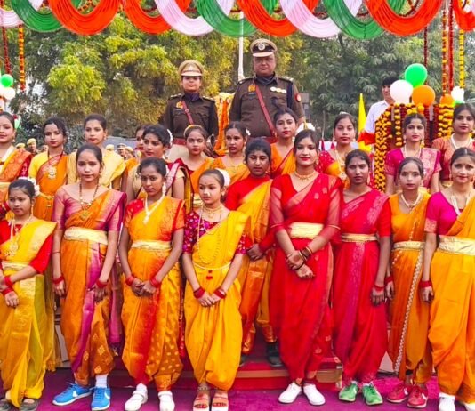 मीरजापुर पुलिस लाइन में 77वें गणतंत्र दिवस पर भव्य परेड, सांस्कृतिक कार्यक्रमों की रही धूम