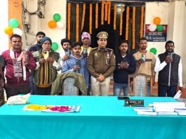 मीरजापुर पुलिस की बड़ी कामयाबी: 10 गुमशुदा मोबाइल बरामद कर स्वामियों को सौंपे