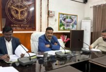 गंगा में गिरने वाले नालों और अपशिष्ट प्रबंधन की डीएम ने की गहन समीक्षा