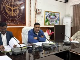 गंगा में गिरने वाले नालों और अपशिष्ट प्रबंधन की डीएम ने की गहन समीक्षा