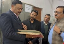 नायब तहसीलदार को प्रतिकूल प्रविष्टि के निर्देश