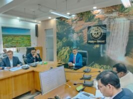 मण्डलायुक्त ने कानून व्यवस्था, विकास प्राथमिकता कार्यक्रमों एवं निर्माणाधीन परियोजनाओं की समीक्षा की