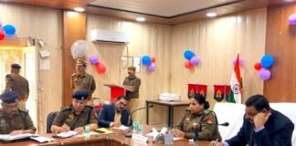 मिर्जापुर,आगामी त्योहारों को लेकर डीएम–एसपी ने पीस कमेटी के साथ की बैठक