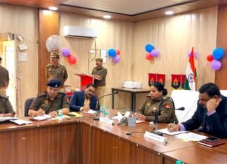 मिर्जापुर,आगामी त्योहारों को लेकर डीएम–एसपी ने पीस कमेटी के साथ की बैठक