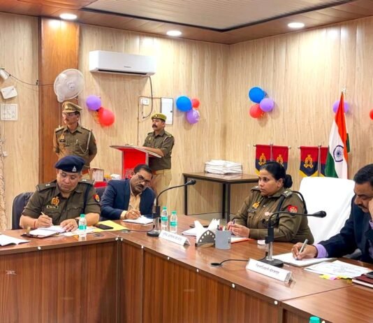 मिर्जापुर,आगामी त्योहारों को लेकर डीएम–एसपी ने पीस कमेटी के साथ की बैठक