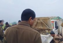 पंचर होने पर पशुओं से भरा पिकअप छोड़कर भागे तस्कर