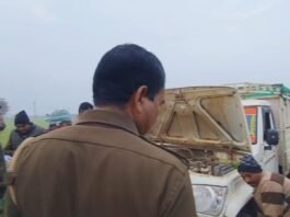 पंचर होने पर पशुओं से भरा पिकअप छोड़कर भागे तस्कर