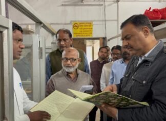 पवन कुमार गंगवार ने नगर पालिका परिषद चुनार का किया निरीक्षण, अव्यवस्था पर जताई नाराजगी