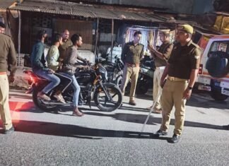 मिर्जापुर में सार्वजनिक स्थानों पर शराब सेवन करने वाले 3 गिरफ्तार