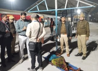 मिर्जापुर,मगध एक्सप्रेस में महिला ने दिया बच्चे को जन्म,