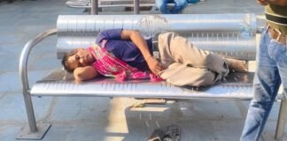 ट्रेन में सफर कर रहा युवक जहरखुरानी का शिकार, प्लेटफार्म पर बेहोश मिला