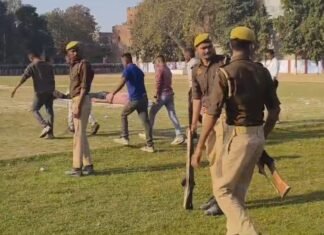 अराजक तत्वों से निपटने को पुलिस बल ने किया शक्ति प्रदर्शन