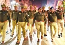 मिर्जापुर एसपी ने पैदल गश्त कर सुरक्षा व्यवस्था का लिया जायजा