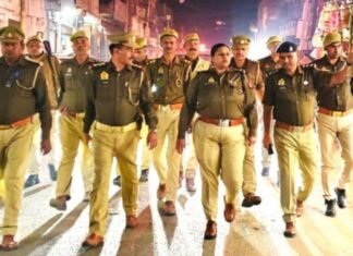 मिर्जापुर एसपी ने पैदल गश्त कर सुरक्षा व्यवस्था का लिया जायजा