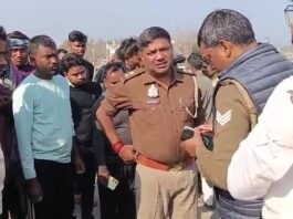 भटेवरा में बोलेरो पिकअप की टक्कर से बाइक सवार की मौत, चार घायल